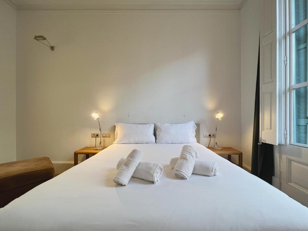 A bed or beds in a room at Stay Unique Apartments Bruc