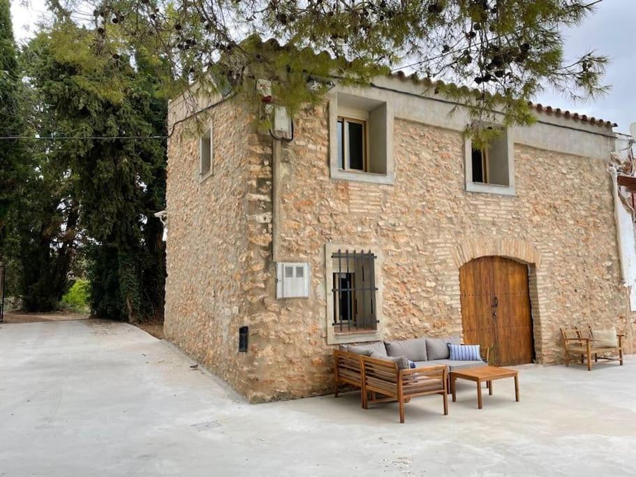 Το κτήριο όπου στεγάζεται  η παραθεριστική κατοικία