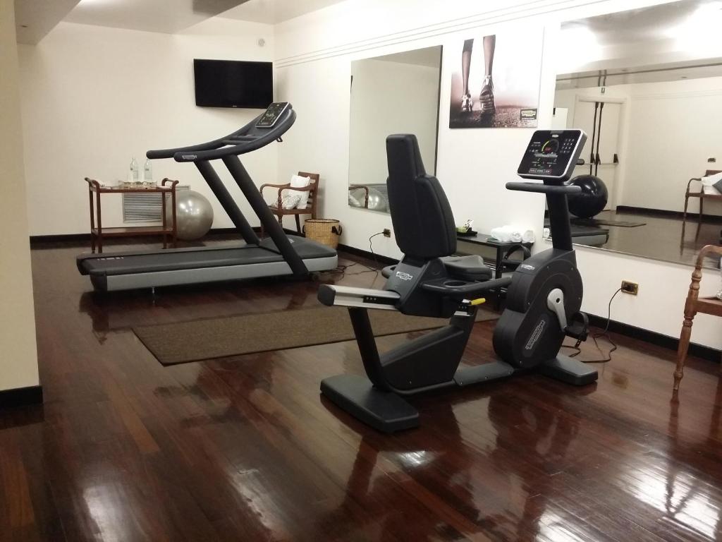 Fitness centrum a/nebo fitness zařízení v ubytování Grand Hotel Passetto