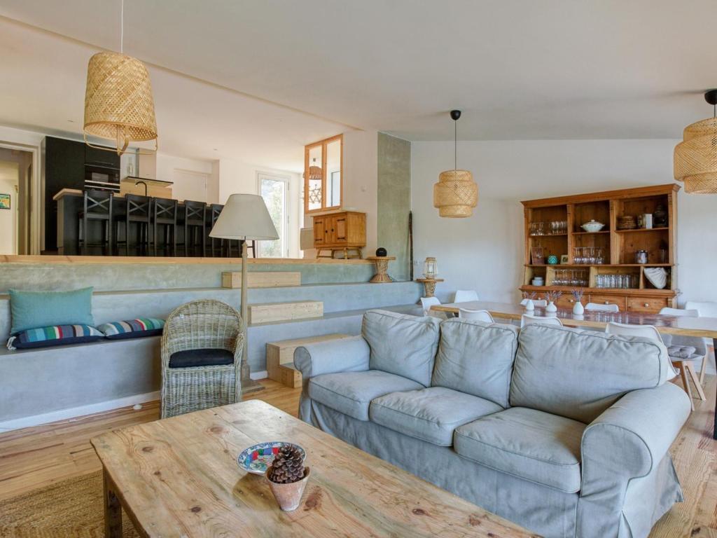 a living room with a couch and a table at Maison 3 étoiles, piscine chauffée, accès plage privée, 12 couchages, proche lac et forêt - FR-1-521-185 in Biscarrosse
