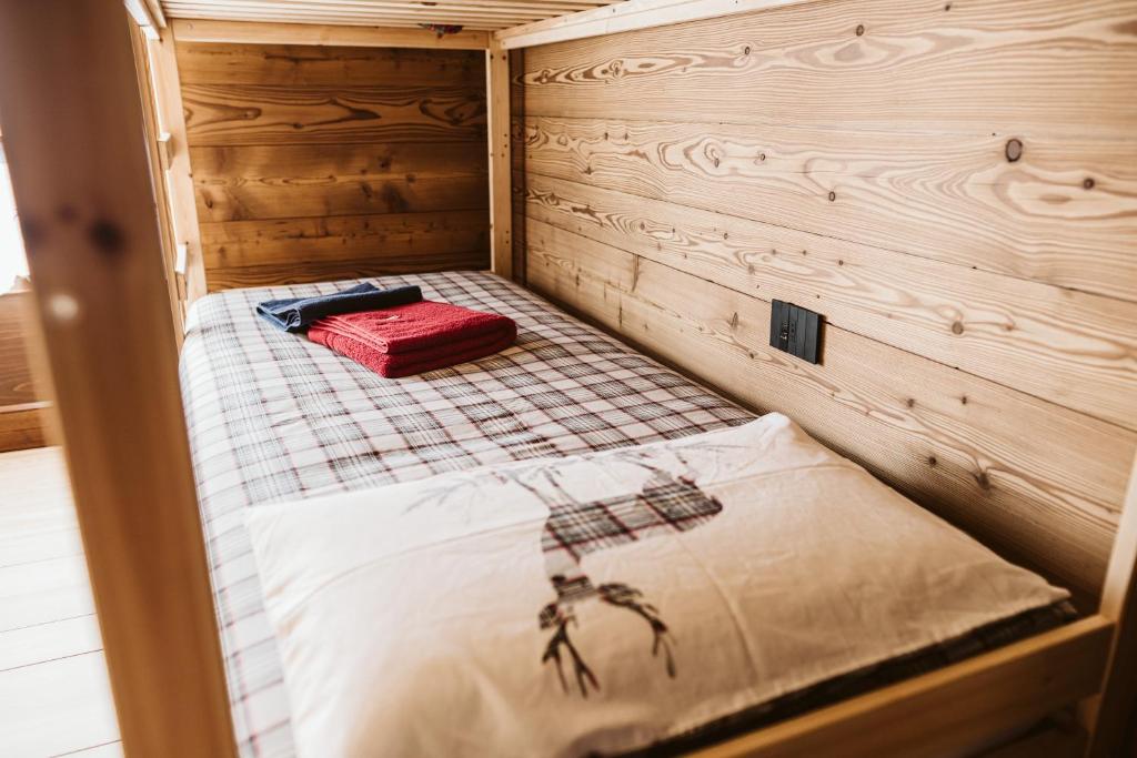 A bed or beds in a room at Chalet La Balma