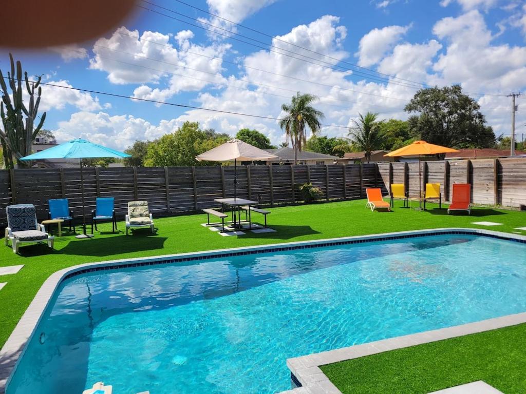 Resort Style Vacation Home mins to Airport Beach cruise port with pool