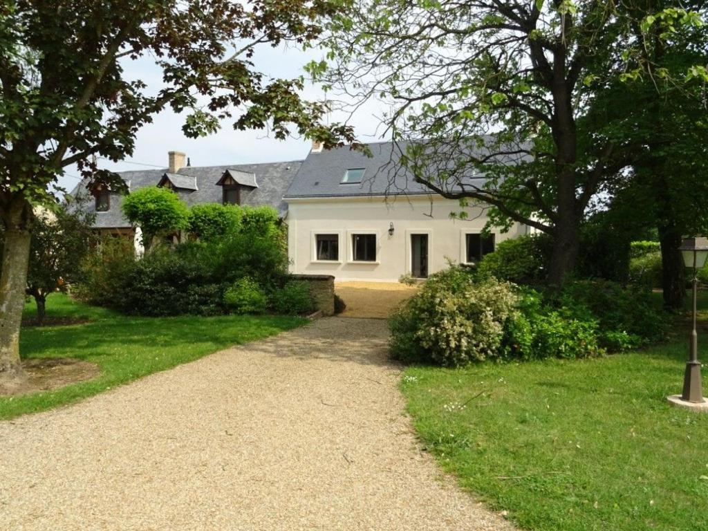 a white house with a driveway in front of it at Gîte Saint-Gervais-en-Belin, 3 pièces, 6 personnes - FR-1-410-146 in Saint-Gervais en-Belin