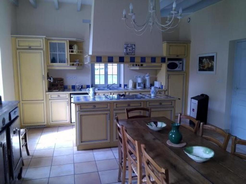Gîte familial & authentique avec jardin arboré, entre Angers & Le Mans, idéal visites & détente - FR-1-410-208 - Maison De Vacances (8 Adultes)
