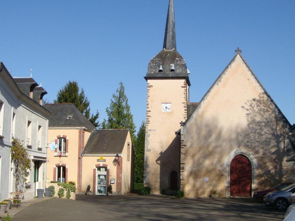 Charmant Gîte Confortable avec Wifi, au Cœur d'un Village Typique près de Bercé - FR-1-410-225 - Holiday Home (2 Adults)