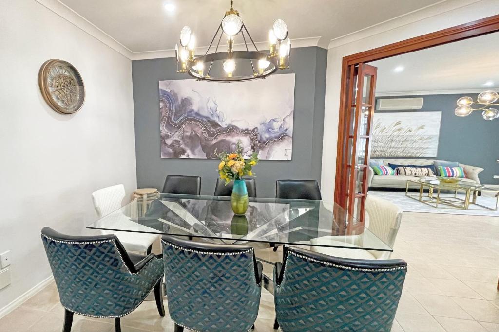 Spacious 5BR House in Hallam near Bunjil Place - Casa De Cinco Dormitorios