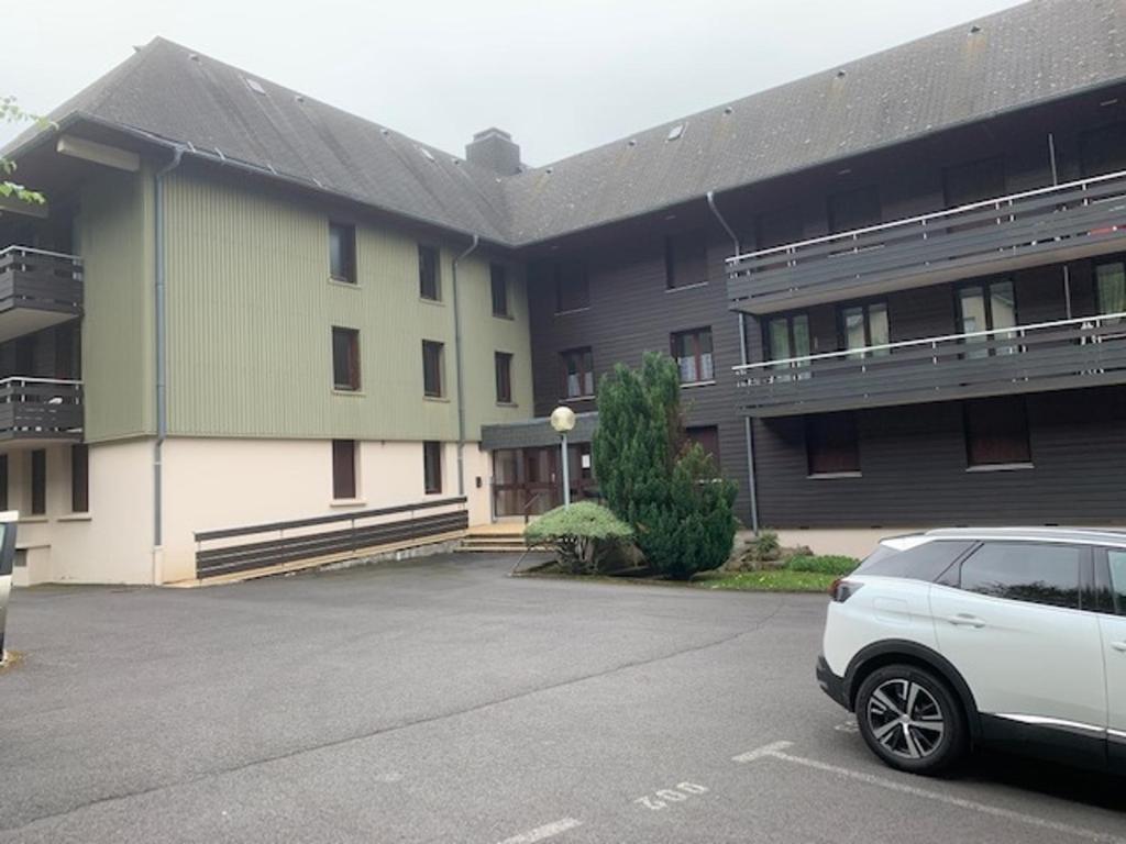 a white van parked in front of a building at Appartement Mont-Dore, 3 pièces, 5 personnes - FR-1-415-116 in Le Mont-Dore