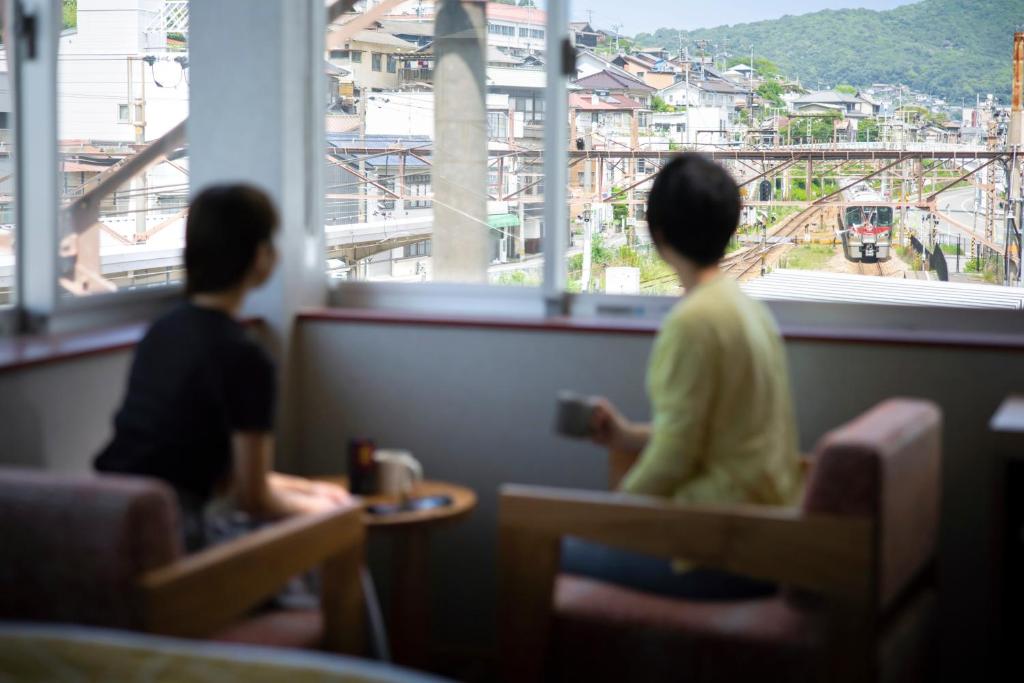 Nespecifikovaný výhled na hory nebo výhled na hory při pohledu z hotelu