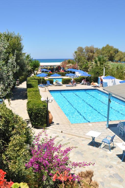 Bazén v ubytování Galeana Beach Hotel nebo v jeho okolí