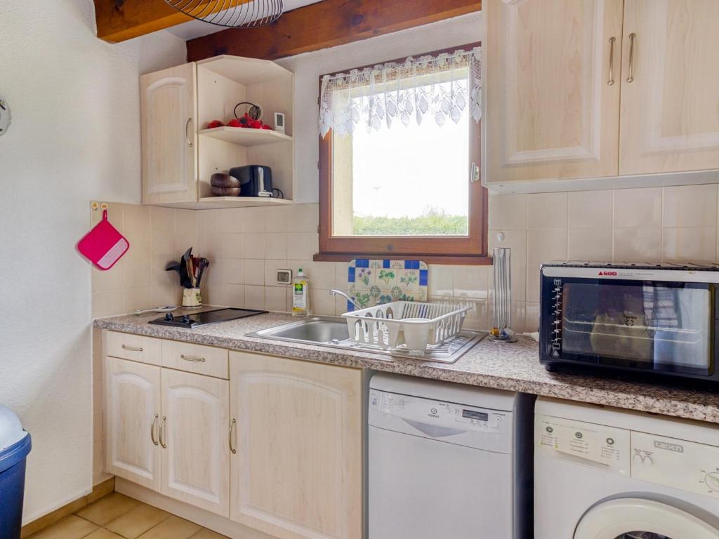 A cozinha ou cozinha compacta de Maison Sanguinet, 3 pi&egrave;ces, 5 personnes - FR-1-521-169