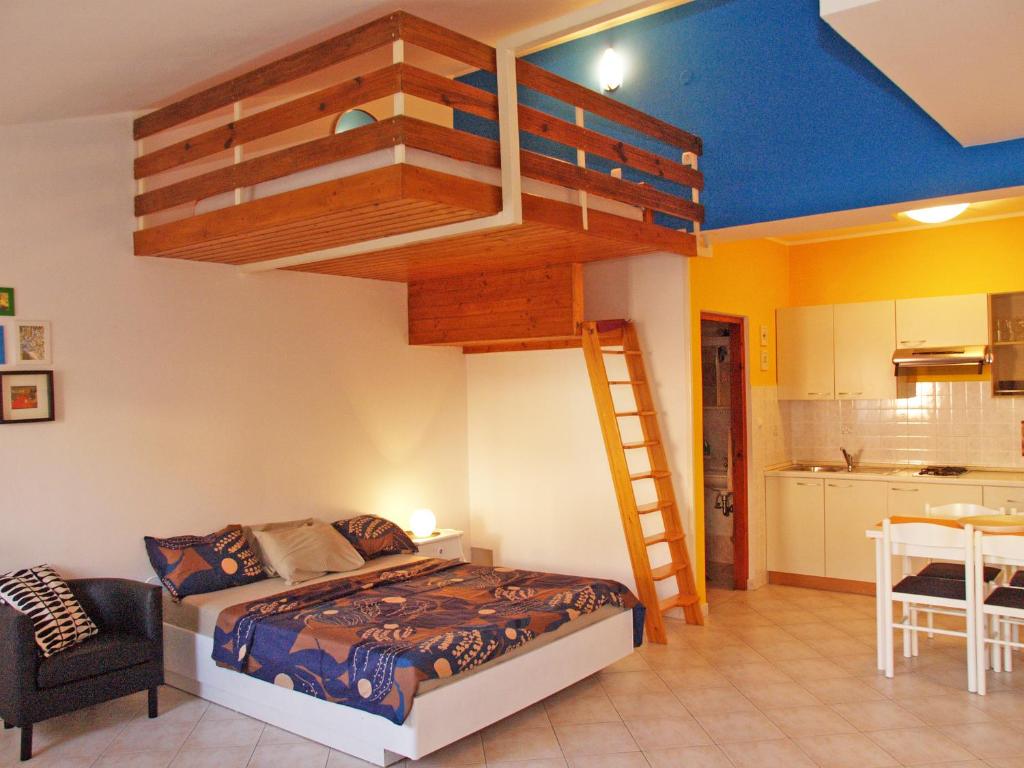 Family Friendly Apartments - Studio With Patio