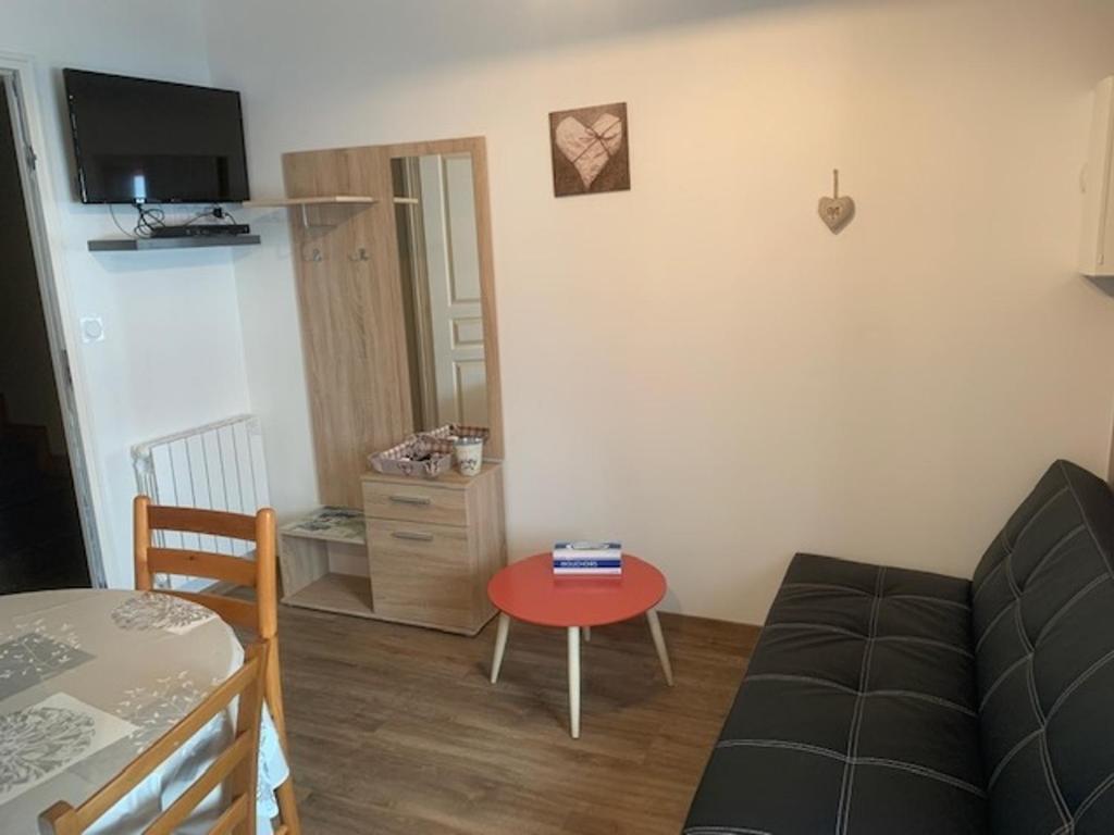 a living room with a couch and a table at Appartement Mont-Dore, 2 pièces, 3 personnes - FR-1-415-105 in Le Mont-Dore