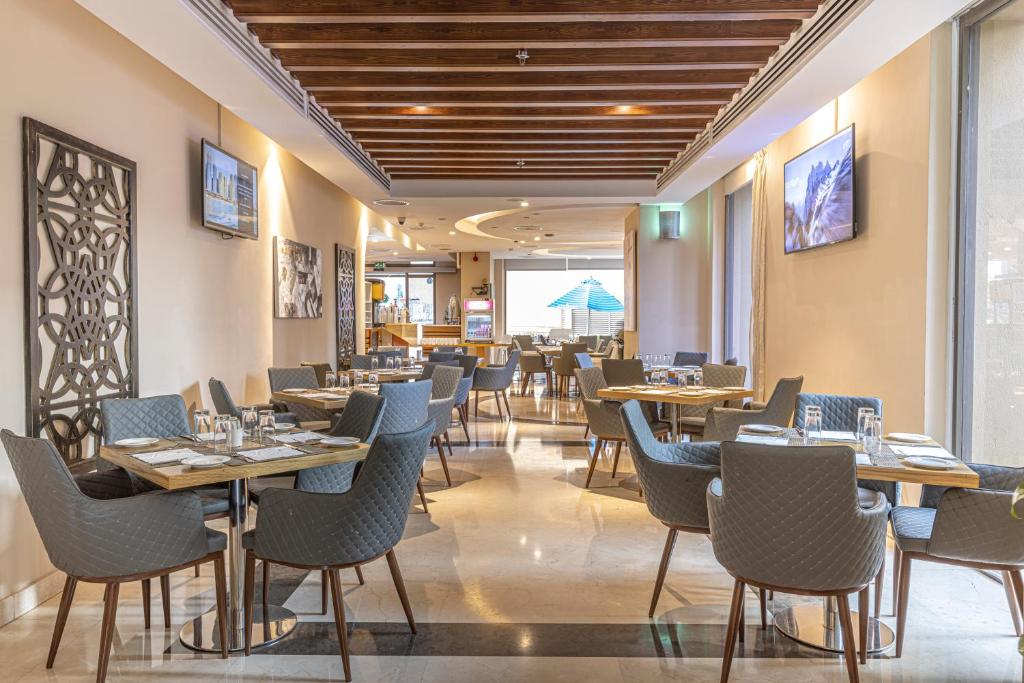 Restaurace v ubytování Roda Amwaj Suites Jumeirah Beach Residence