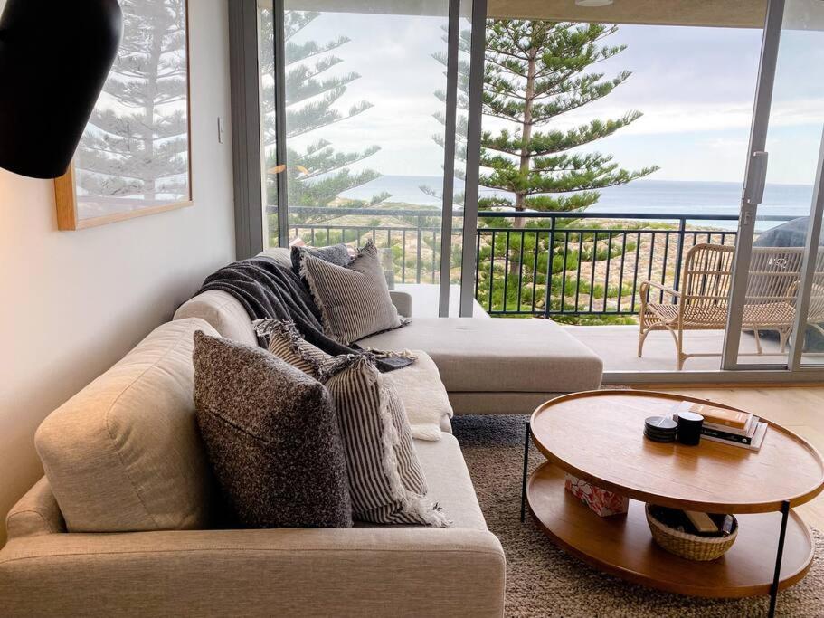 HoneyB - 2 bed Apt on the beach - Housity