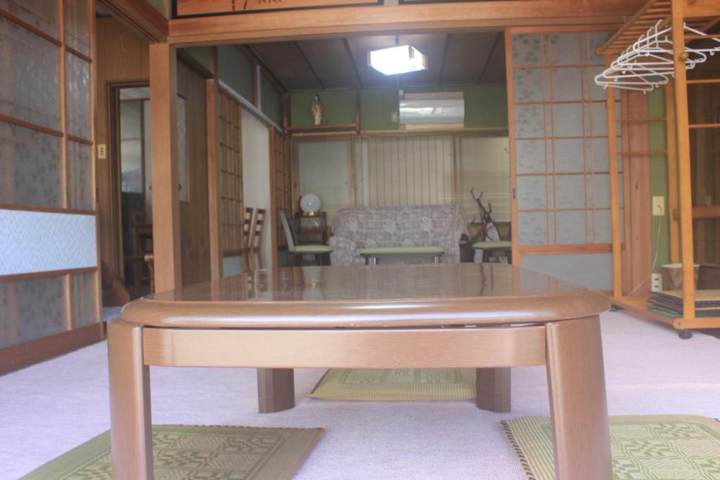 a wooden table in the middle of a room at Annex higashifujita in Moroyose