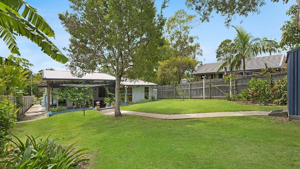Zahrada ubytování 20 Roslin St Moffat Beach QLD