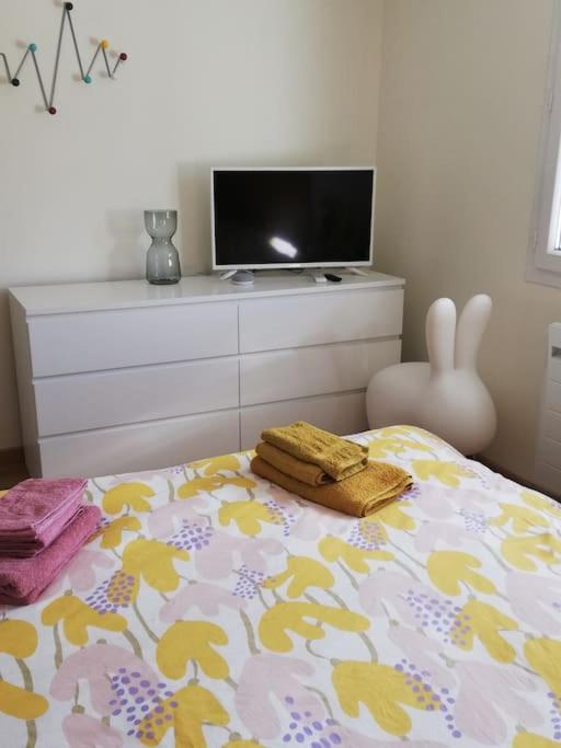 Televízia a/alebo spoločenská miestnosť v ubytovaní Balcons du Royans.Logement entier Piscine