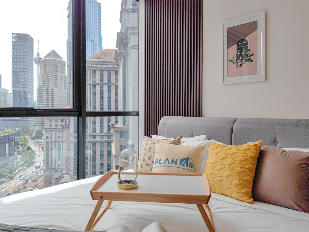 Scarletz Suites by Stevvy KL Home Stay - King Studio With Sofa Bed