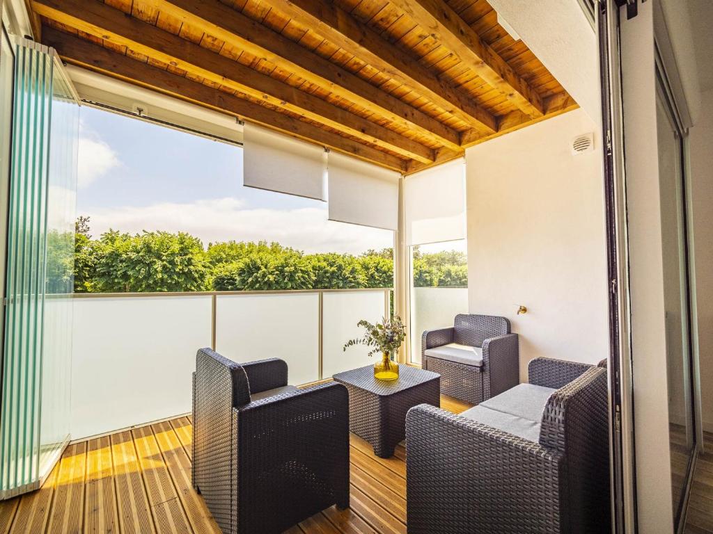 a living room with two chairs and a table at Appartement Saint-Jean-de-Luz, 2 pièces, 4 personnes - FR-1-239-522 in Saint-Jean-de-Luz