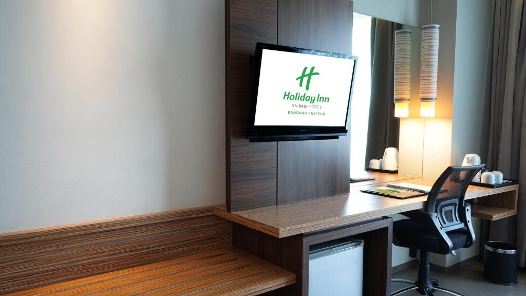 TV a/nebo společenská místnost v ubytování Holiday Inn Bandung Pasteur by IHG