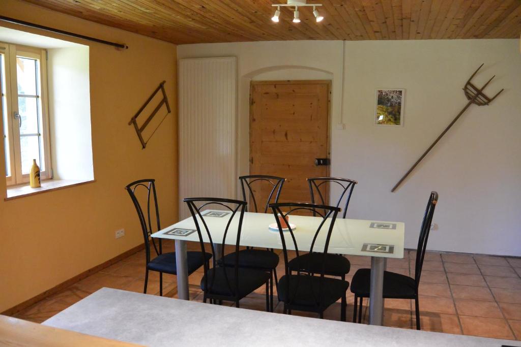 Zdjęcie z galerii obiektu Gîtes Tré Le Grenier w mieście Les Moussières