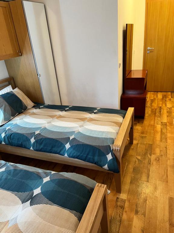 Postel nebo postele na pokoji v ubytování Wood Apartment in Mountain View Complex