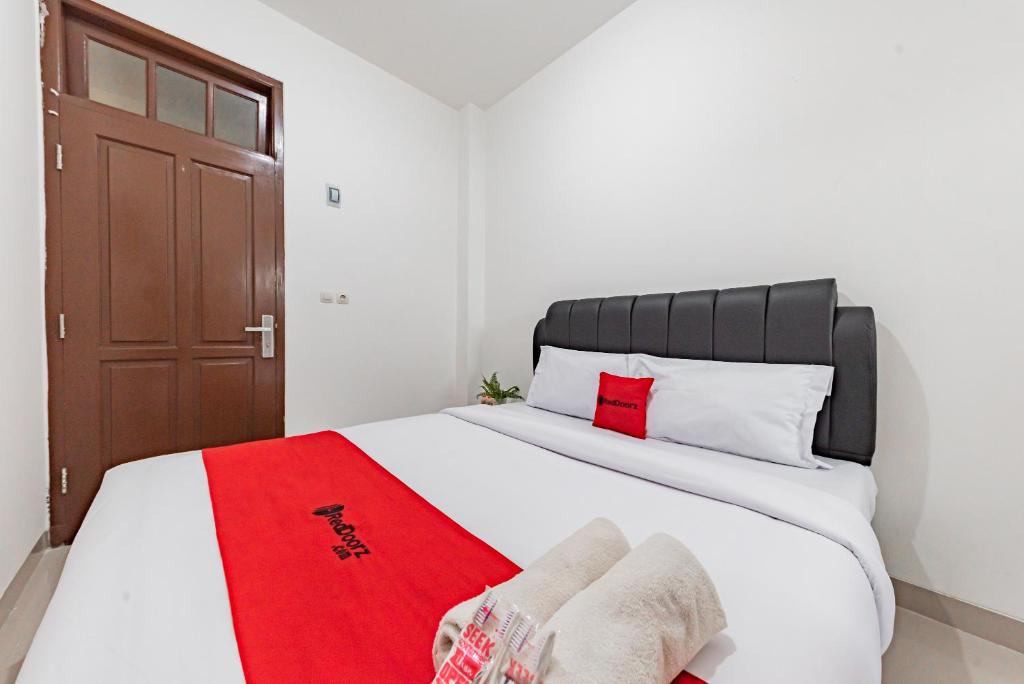 RedDoorz @ Suryakencana Bogor - Doppelzimmer
