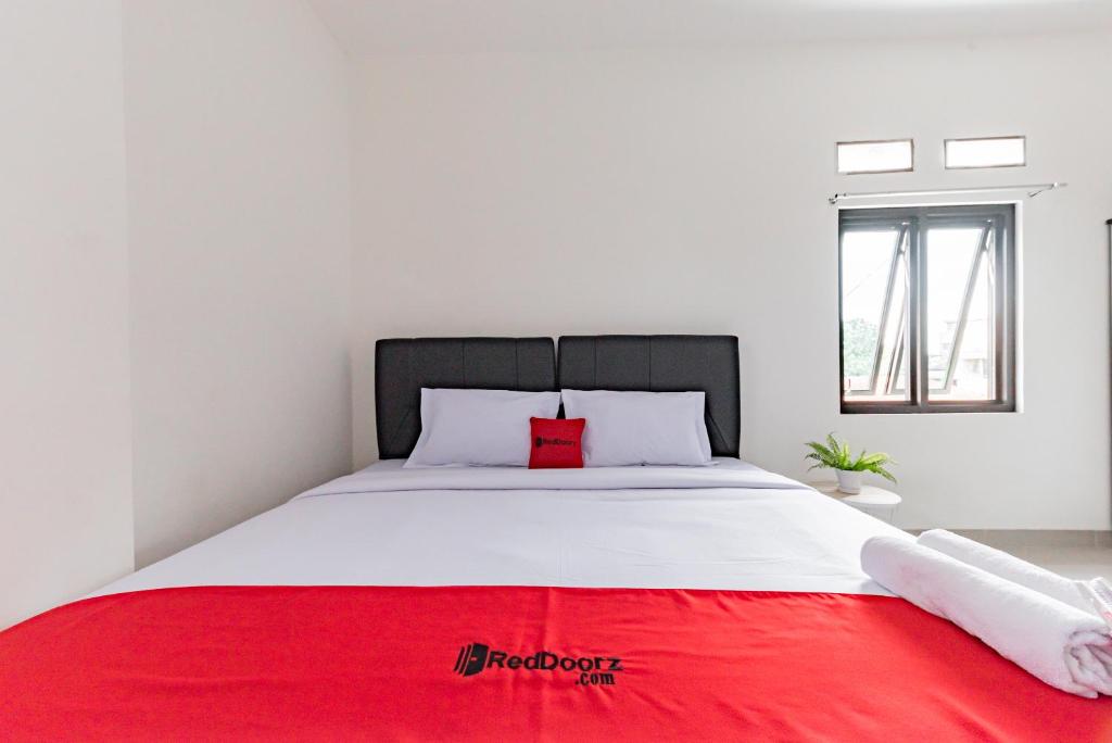 RedDoorz @ Suryakencana Bogor - Deluxe-Zimmer