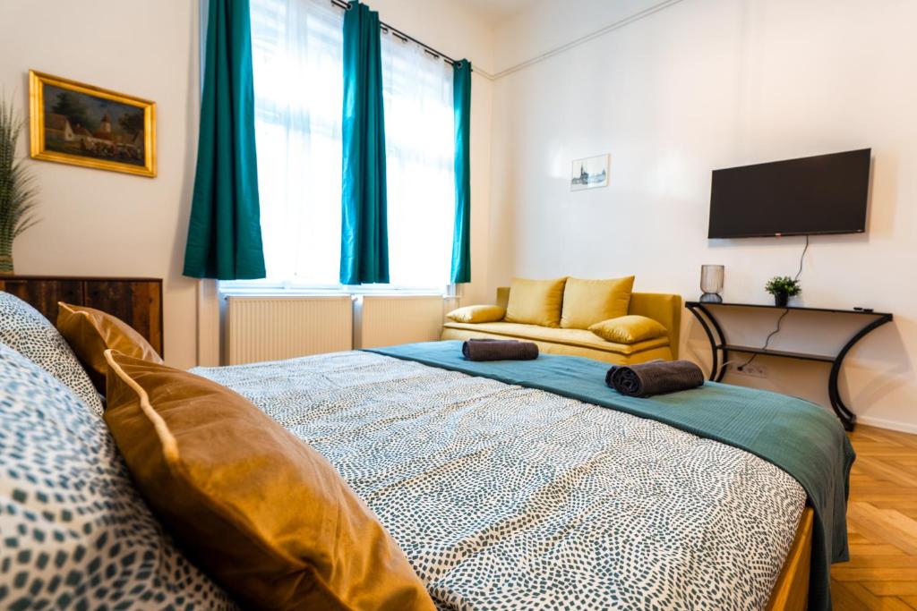 Televízia a/alebo spoločenská miestnosť v ubytovaní Palace Quarter Suite