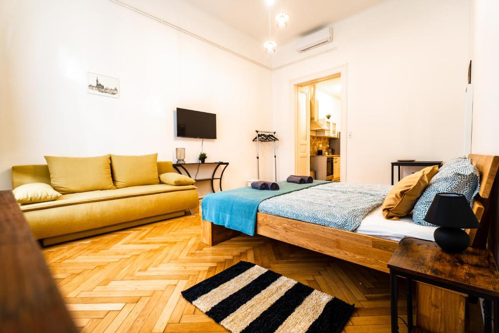 Televízia a/alebo spoločenská miestnosť v ubytovaní Palace Quarter Suite