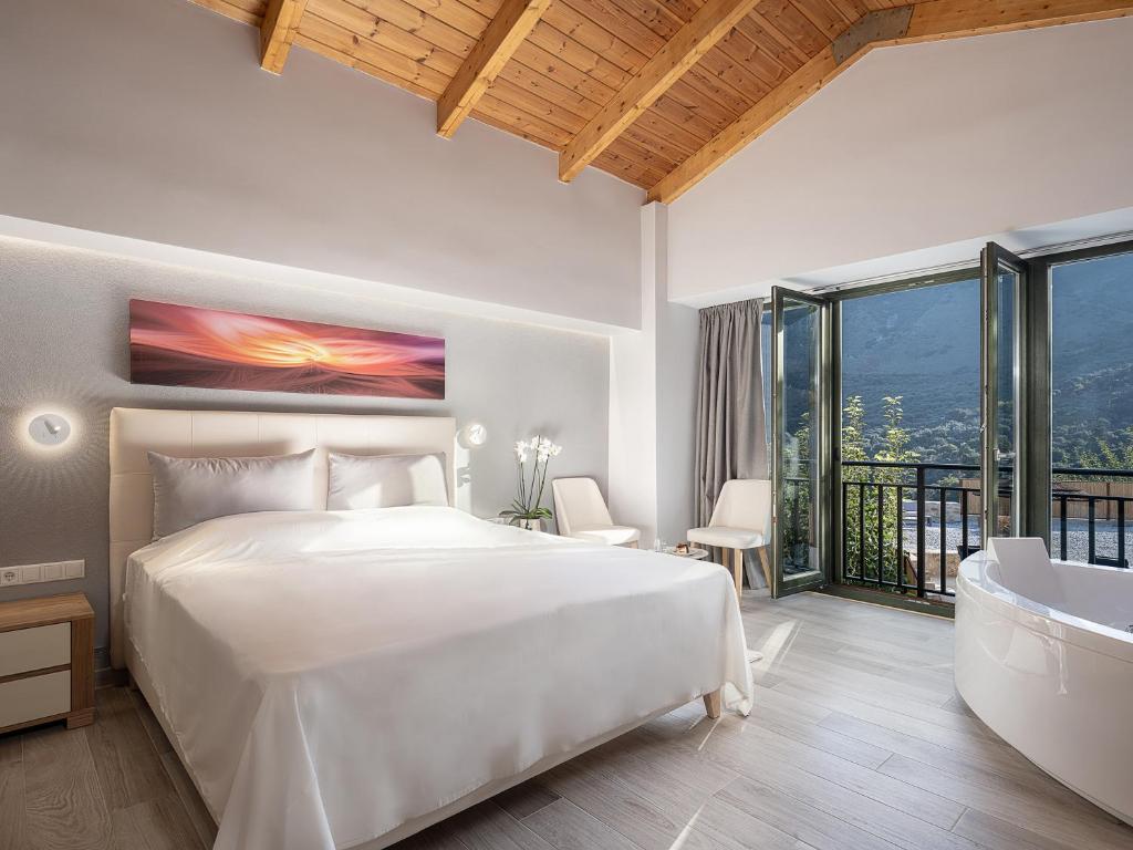 Posteľ alebo postele v izbe v ubytovaní Luxury love nest with hot tub & heated pool