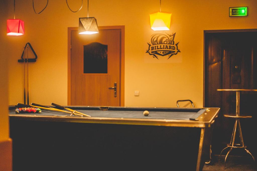 Biliardový stôl v ubytovaní Hotel Na Wzgórzu