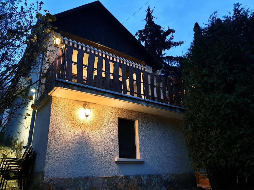 Budova, v ktorej sa dovolenkový dom nachádza