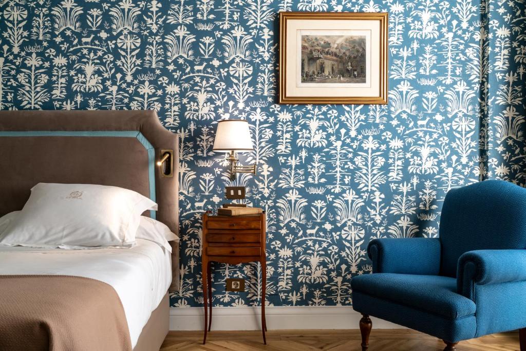 سرير أو أسرّة في غرفة في Relais & Châteaux Hotel Orfila