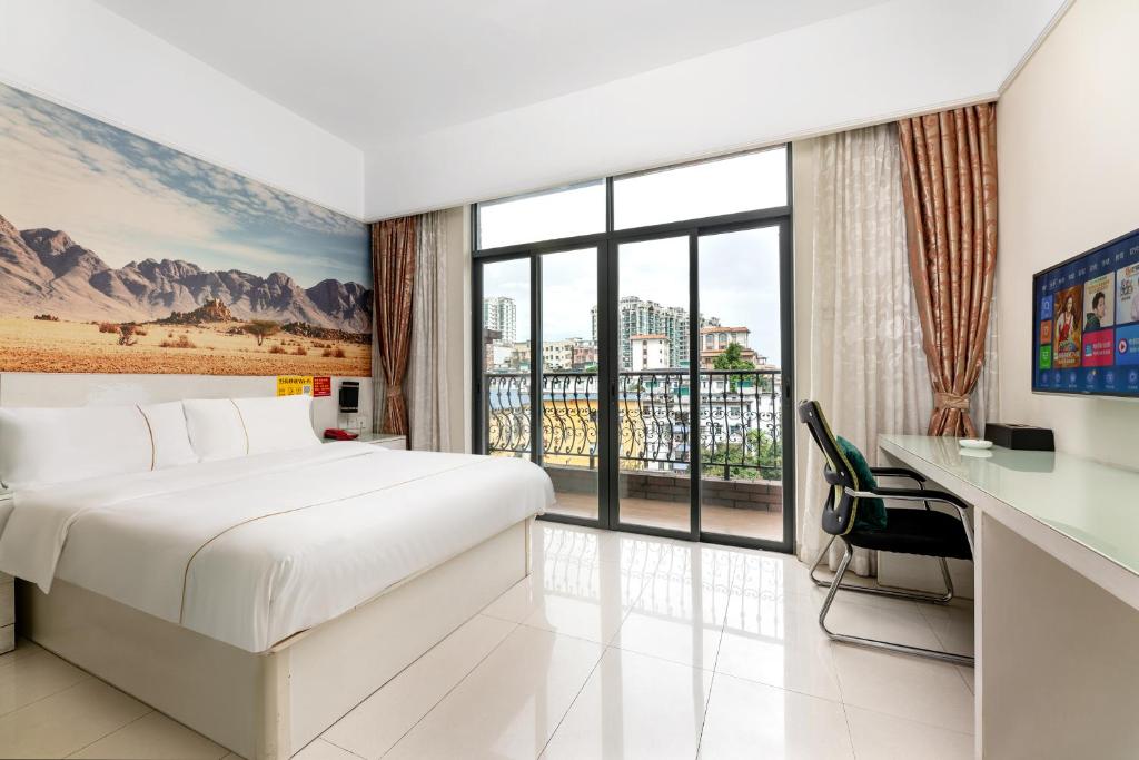 Habitación de hotel con cama y ventana grande en Jinxinwu Aparthotel Yuancun en Guangzhou