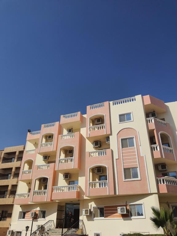 a building with balconies on the side of it at Appartamento con piscina Santa Maria area in Hurghada