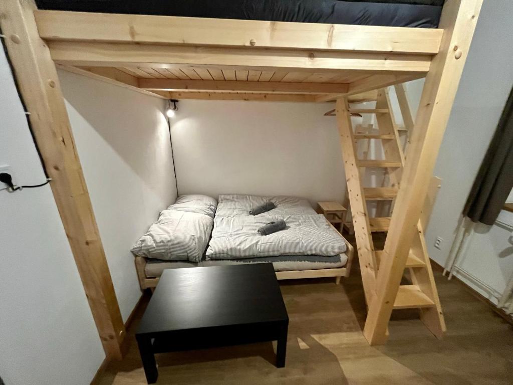 Postel nebo postele na pokoji v ubytování O Tom Nevim