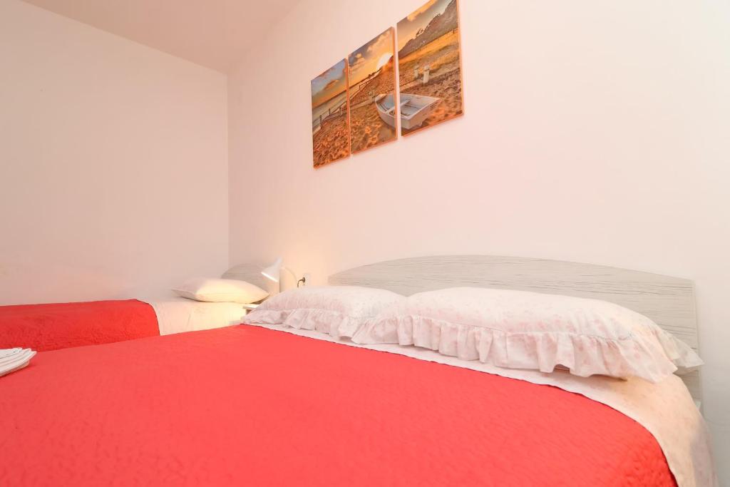 Postel nebo postele na pokoji v ubytování Seafront Apartments Anthony