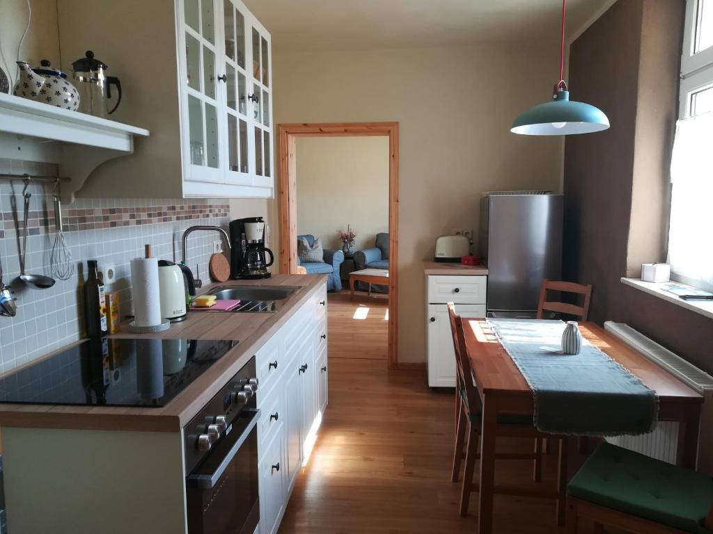 a kitchen with a sink and a table in it at Ferienwohnung Großwulkow 