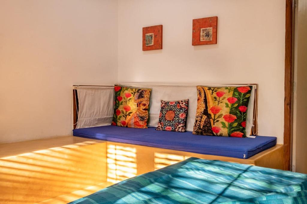 Кровать или кровати в номере VILLA M - SOLITUDE 1 CANDOLIM GOA 3BHK, Pool Facing, Near Beach, Free Breakfast, Free WIFI and Prime Location