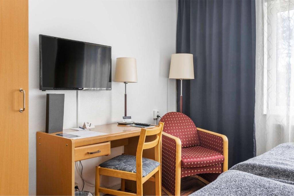 TV a/nebo společenská místnost v ubytování Hotell Frykenstrand; Sure Hotel Collection by Best Western