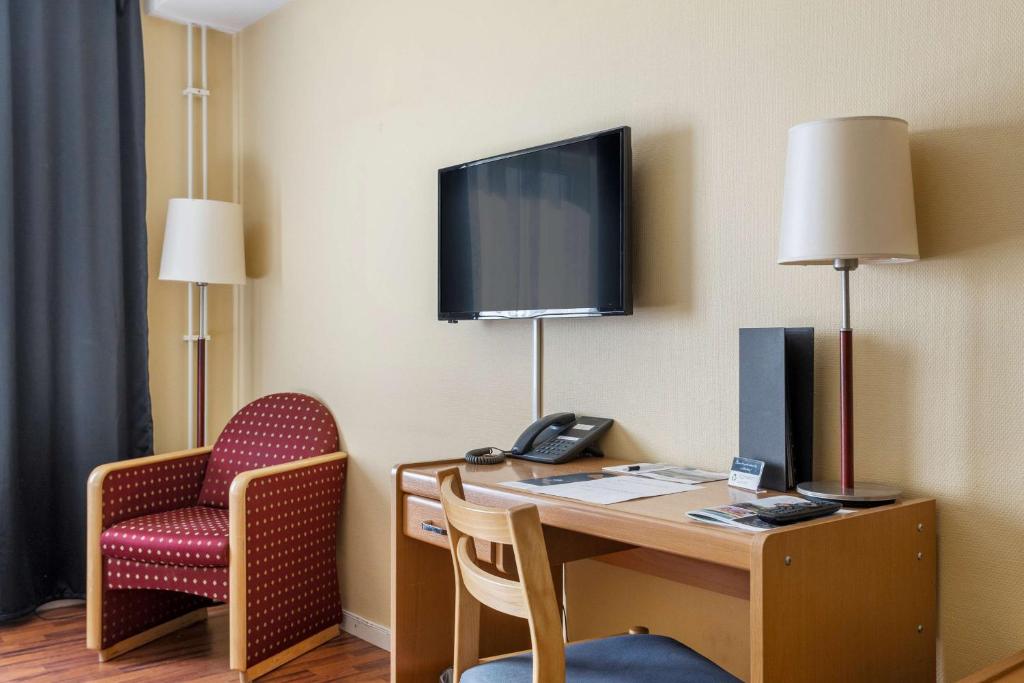 TV a/nebo společenská místnost v ubytování Hotell Frykenstrand; Sure Hotel Collection by Best Western