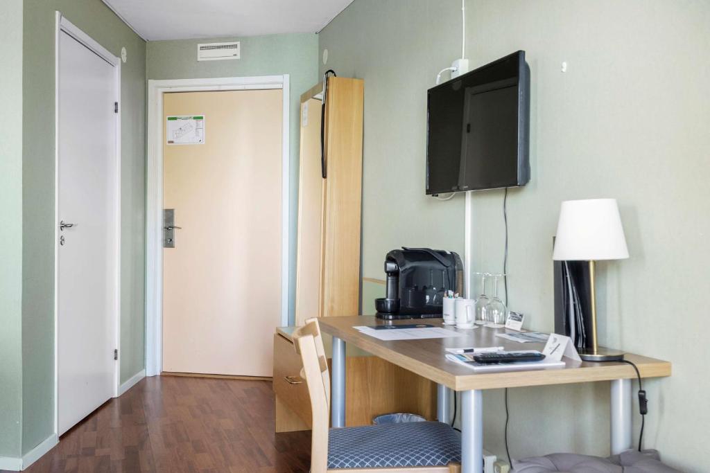 TV a/nebo společenská místnost v ubytování Hotell Frykenstrand; Sure Hotel Collection by Best Western