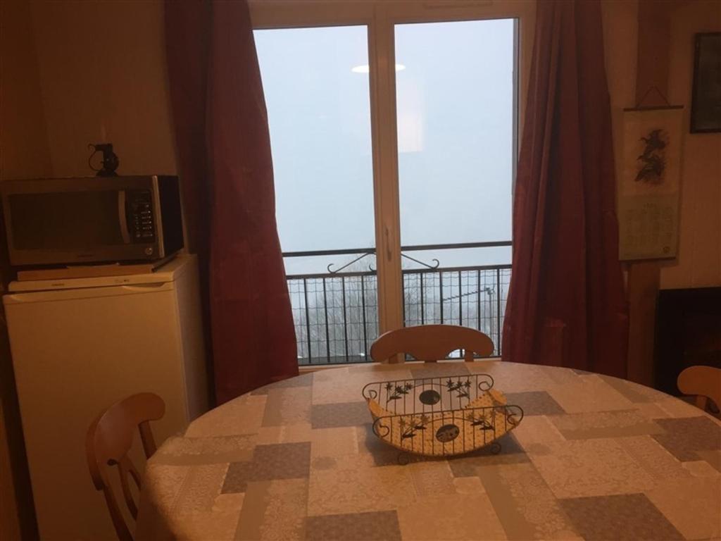 F3 avec balcon, 2 chambres mezzanine, wifi, animaux acceptés, Mont-Dore - FR-1-415-71 - Apartment (4 Adults)