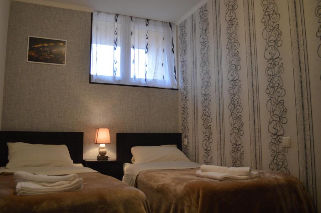 Postel nebo postele na pokoji v ubytování Georgian Guest House on Asatiani