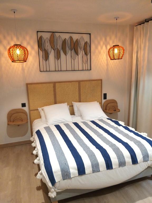 Postel nebo postele na pokoji v ubytování Intense Boutik-Hôtel