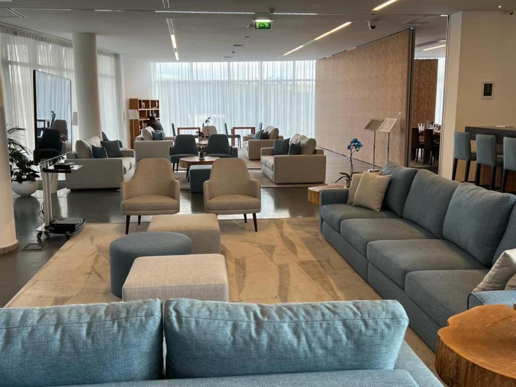 Uma área de estar em Boticas Hotel Art & SPA
