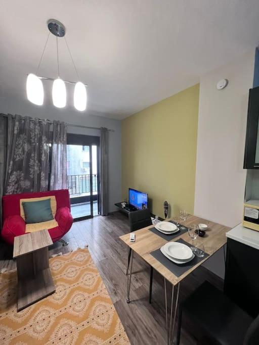 Cozy Small 1Bdr Apartment - Image 5