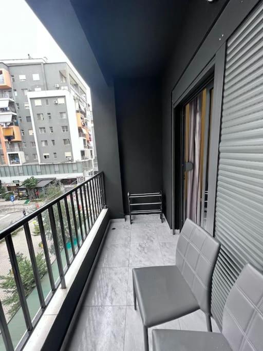 Cozy Small 1Bdr Apartment - Image 6