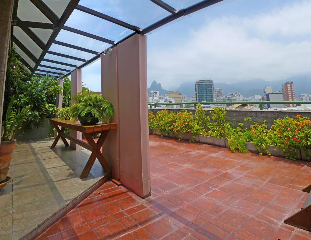  Ipanema's Beautiful Penthouse